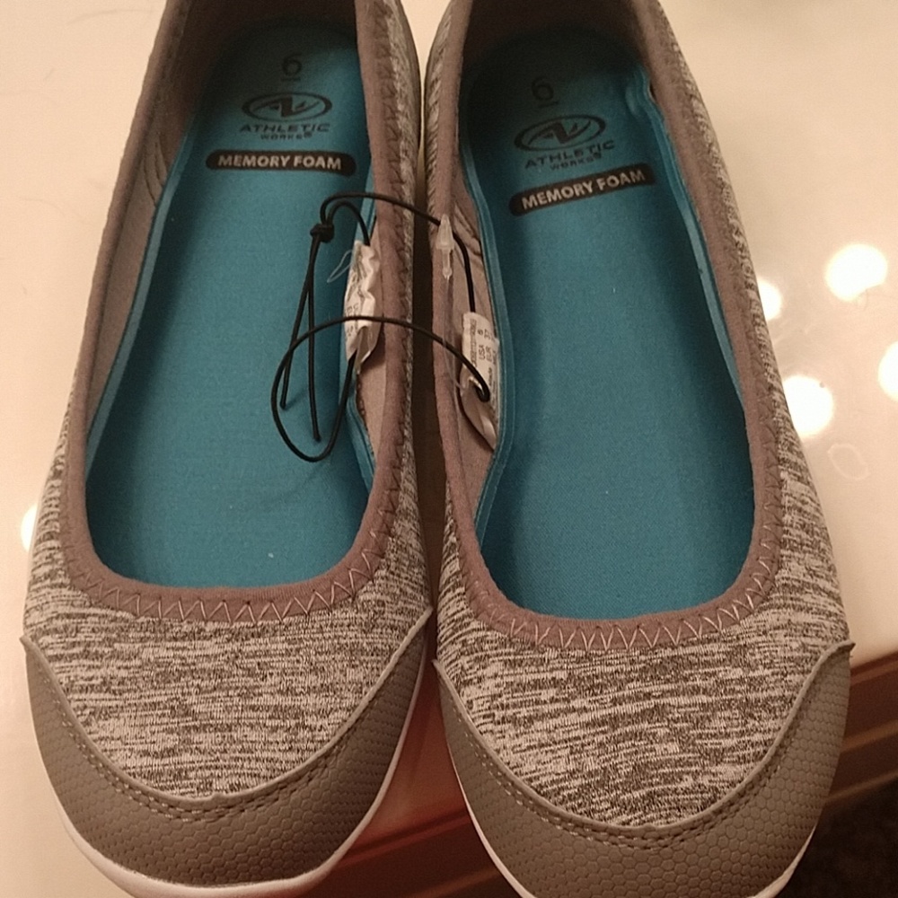 NWOT Athletic Works Memory Foam shoes
